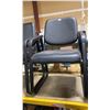 Image 2 : 2 BLACK METAL FRAMED CLIENT CHAIRS & 2 NATURAL WOOD / GREEN SIDE CHAIRS