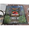 Image 2 : Jurassic Park Chess Set