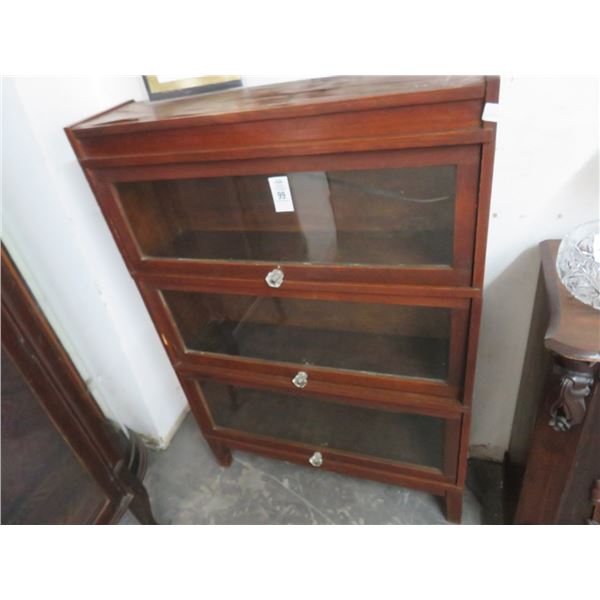 Antique Mahogany 3 Section Barrister Bookcase - (Slight Damage To Top)