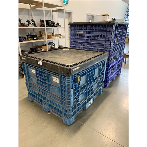 GROUP OF 4 FOLD DOWN PLASTIC PALLETS WITH 3 LIDS