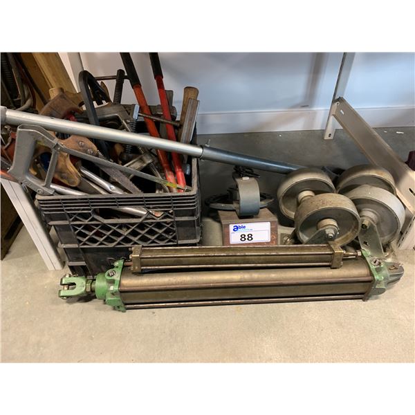 GROUP OF ASSORTED HAND TOOLS, 4 STEEL CASTORS, PIPE BENDER & HYDRAULIC RAMS