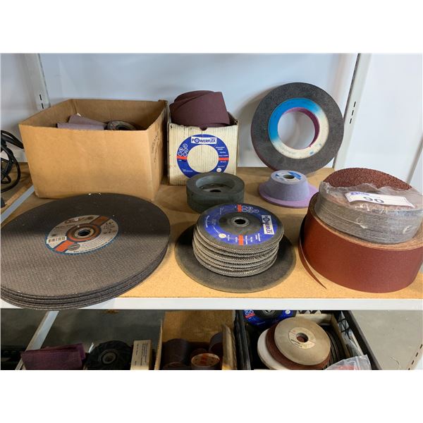 GROUP OF ASSORTED GRINDING/CUTTING DISCS, GRINDING STONES AND SAND PAPER