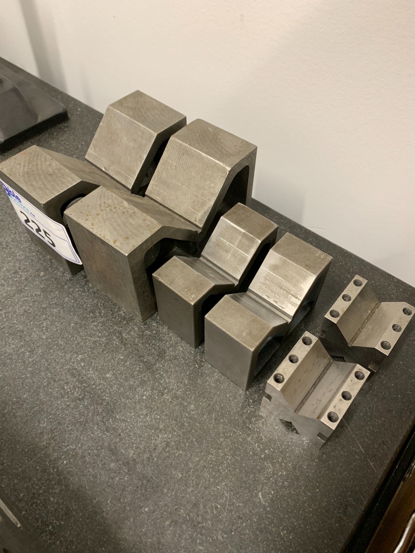 3 PAIRS OF MACHINIST V-BLOCKS (VARIOUS SIZES) - Able Auctions