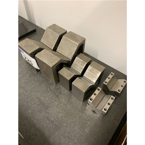 3 PAIRS OF MACHINIST V-BLOCKS (VARIOUS SIZES)