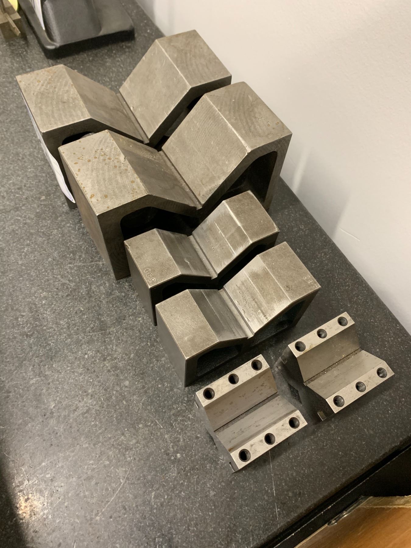 3 PAIRS OF MACHINIST V-BLOCKS (VARIOUS SIZES) - Able Auctions