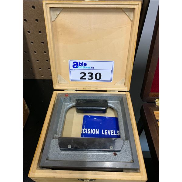 MACHINIST PRECISION LEVEL WITH WOODEN CASE