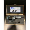 Image 2 : MITUTOYO MICROMETER 0"-1" / .001 WITH CASE