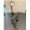 Image 1 : ONE PLUNGER DIAL INDICATOR WITH 3 MAGNETIC BASES