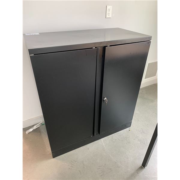 METAL 2 DOOR STORAGE CABINET W/ KEY