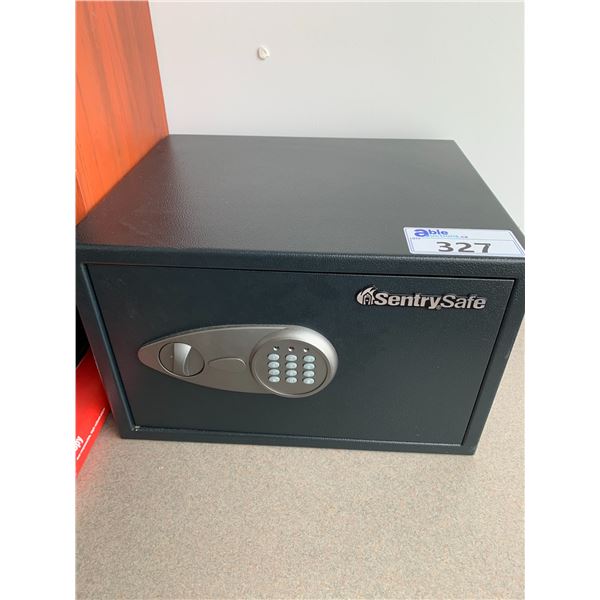 SENTRY SAFE MASTER LOCK SECURITY SAFE WITH KEY & COMBO-THURSDAY REMOVAL ONLY