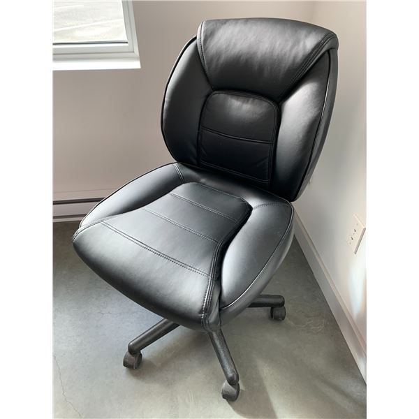 BLACK LEATHER OFFICE CHAIR