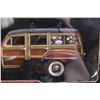 Image 3 : Road Signature 1948 Ford Woody Die Cast - 1/18
