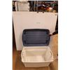 Image 1 : *Tote - Rubbermaid 106L