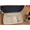 Image 2 : *Tote - Rubbermaid 106L