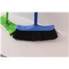 Image 3 : Swiffer & Broom