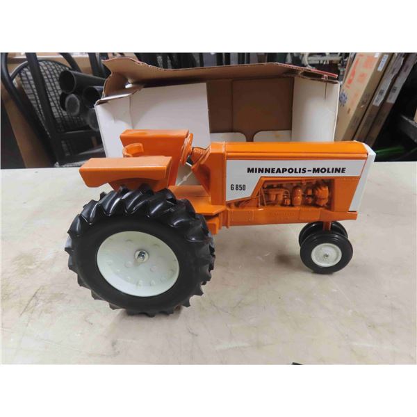 Liberty Classics Minneapolis Moline Model G 850 Die Cast Tractor in Box 1:16 Scale