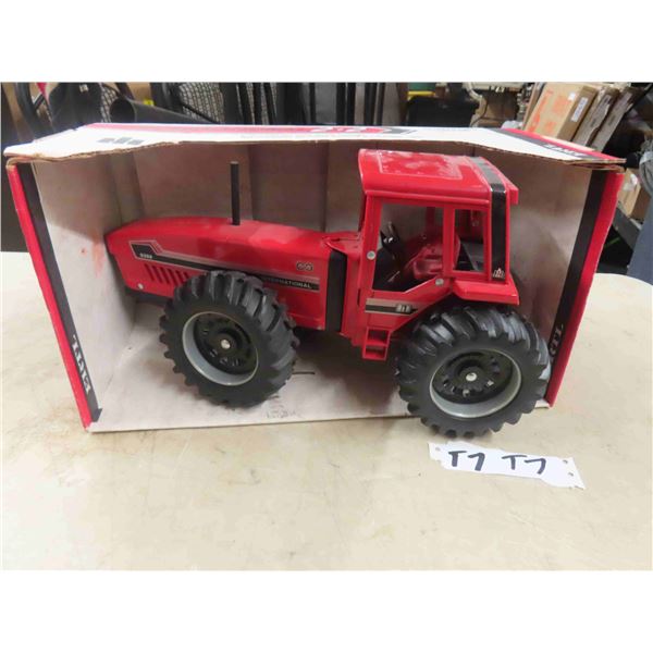 ERTL International 2+2 Model 6388 Die Cast Tractor with Box 1:16 Scale