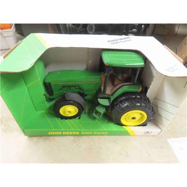 ERTL Collectors Edition JD 8400 Die Cast Tractor with Box 1:16 Scale ; Dual Rear 