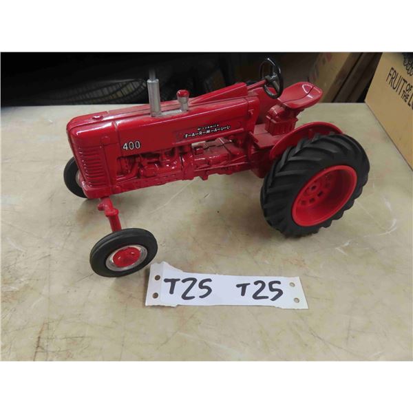 ERTL McCormick Farmall 400 Die Cast Tractor - No Box 4.5" x 5.5" x 9"
