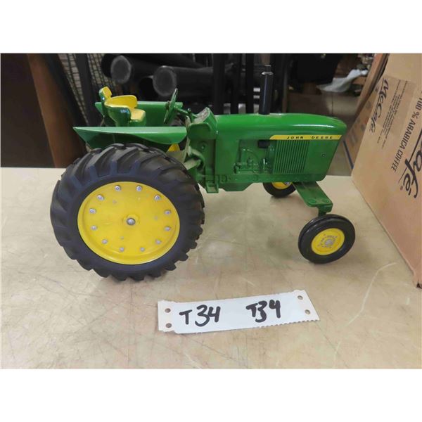 John Deere Die Cast Tractor - No Brand, No Box 6" x 6.5" x 9" 
