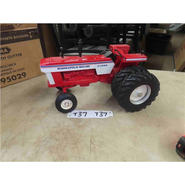 Crafts by Gene Minneapolis Moline White G1350 Die Cast Tractor with Rear Duallys