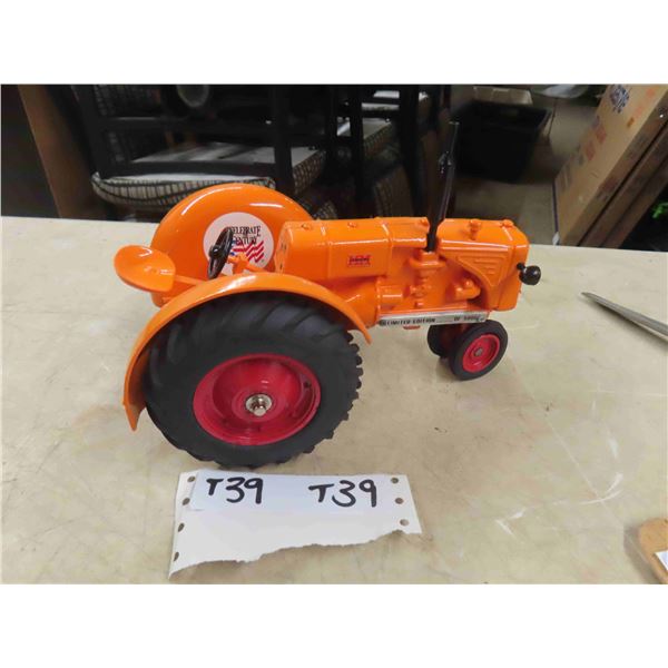 Minneapolis Moline Limited Edition 1168/5000 Die Cast Tractor - No Brand, No Box