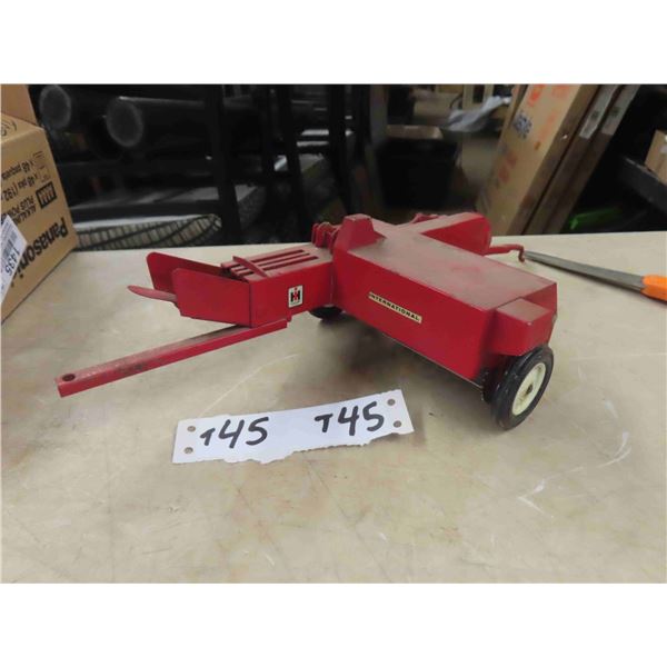 International 43/ Square Bale Toy Attachment 6" x 13.5"
