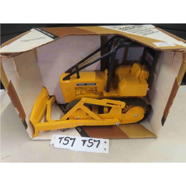 ERTL John Deere Die Cast Crawler with Original Box 1:16 Scale ; Rubber Track, 