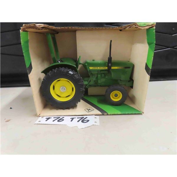 ERTL John Deer Die Cast Tractor in Original Box 1:16 Scale