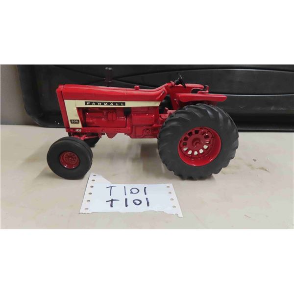 Farmall 806 Die Cast Tractor with Rubber Tires 5.5" x 6.5" x 9.5"