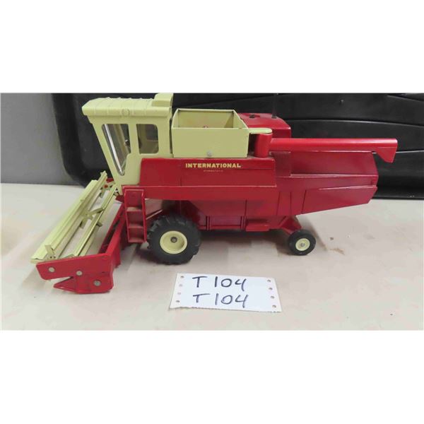 International Hydrostatic Combine Metal + Plastic with Rubber Tires 7.5" x 8.5" x 14"