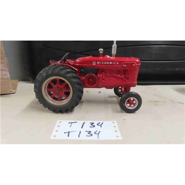 McCormick W9 Die Cast Metal with Rubber Tires, 5" x 6" x 8.5"