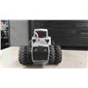 Image 2 : White WFE 4-270 Field Boss, Metal with Rubber Tires, 8" x 8.5" x 16"