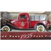 Image 5 : Ford 1935 Pickup Metal Die Cast with Collector Bank + Key, 1:25 Scale