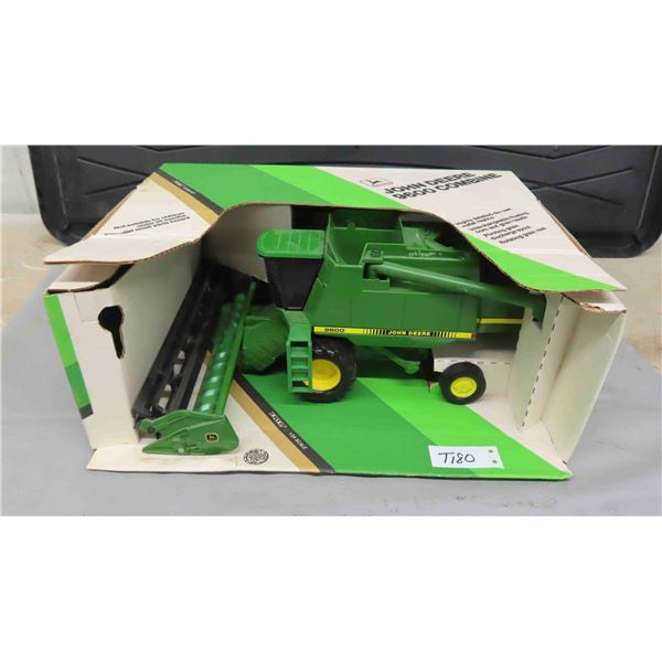 ERTL John Deere Metal 9600 Combine in Original Box, 1:28 Scale