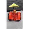 Image 6 : CASE 600 Metal Die Cast Tractor with Rubber Tires & John Deere Umbrella