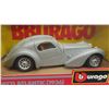 Image 4 : (2) Bburago Die Cast Metal with Plastic Park 1928 Mercedes-Benz SSK, 1936 Bugatti