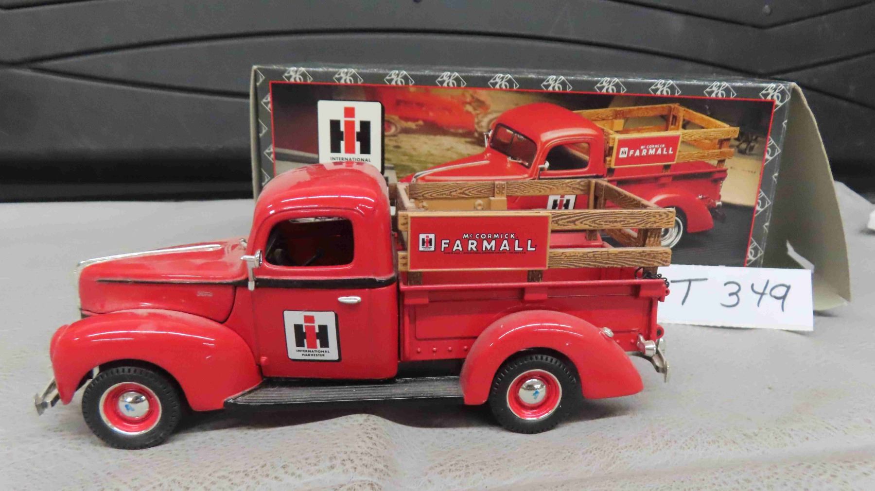 ERTL Prestige Series International Harvester 1940 Ford Pickup Die Cast ertl-prestige-series-international-harvester-1940-ford-pickup-die-cast