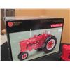 Image 20 : Precision Series Farmall Super M with Box + Medallion, 1:16 Scale