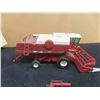 Image 4 : 1983 Fiatagri 3890 Combine with Box 4"x 5" x 9.5"