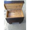 Image 1 : Small old wood hinged chest
