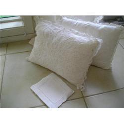 3 White lace pillows
