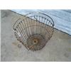 Image 1 : Metal basket