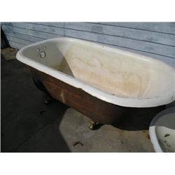 Claw foot bath tub w/ball and claw feet