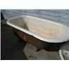 Image 1 : Claw foot bath tub w/ball and claw feet