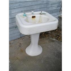 Pedestal sink w/faucets