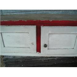 Red and white cupboard top