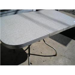 Laminate table w/5 chairs