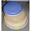 Image 1 : 3 TUPPERWARE PLATTERS WITH LIDS