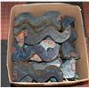 Image 1 : BOX OF WOOD PAINTED DECORATIVE ITEMS